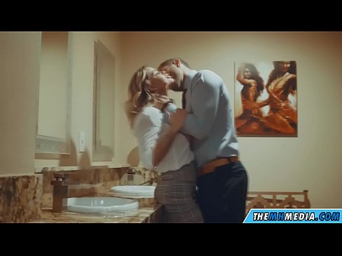 ❤️ Nalika pirang busty seduces anjeun dina restroom umum ❤️ porno fb dina su.hentai-for.ru ☑